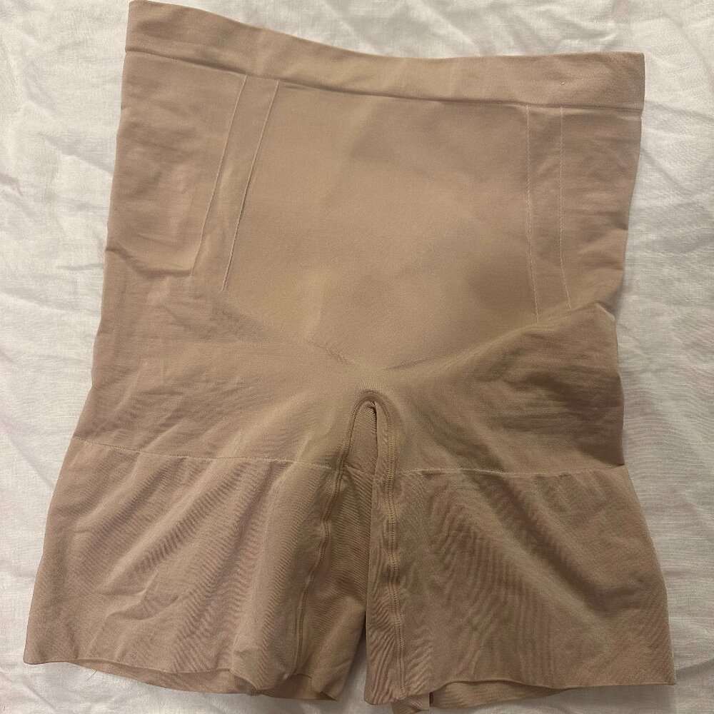 Spanx Shapewear. High-waisted short. Size L.